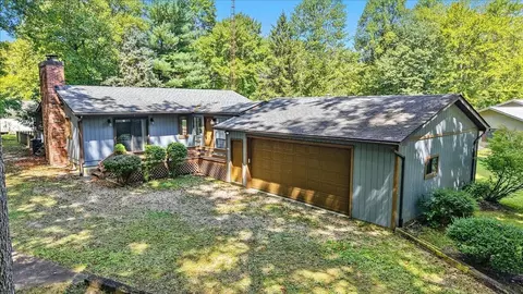828 Terrace View Dr, Howard, OH 43028