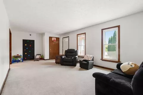Living - 10187 Mantle Rd, Orient, OH 43146 photo 2 of 2