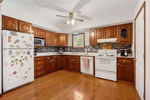 Kitchen - 10187 Mantle Rd, Orient, OH 43146 photo 3 of 3