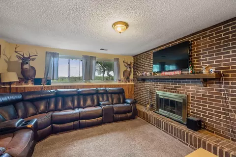 Living - 5191 Stauffer Rd, Morral, OH 43337 photo 3 of 4