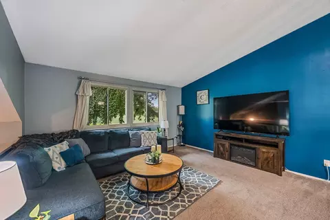 Living - 5191 Stauffer Rd, Morral, OH 43337 photo 2 of 4
