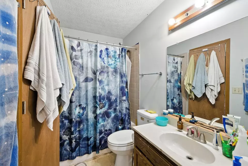 Bath - 3491 Headford Ct, Columbus, OH 43231 photo 1 of 2