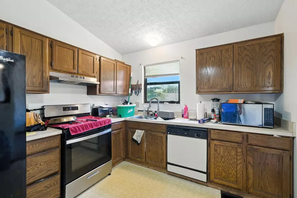 Kitchen - 3491 Headford Ct, Columbus, OH 43231 photo 2 of 3