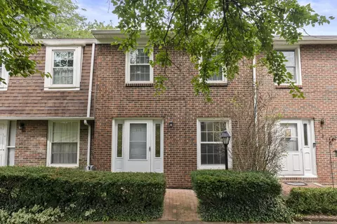 579 Simbury St, Columbus, OH 43228