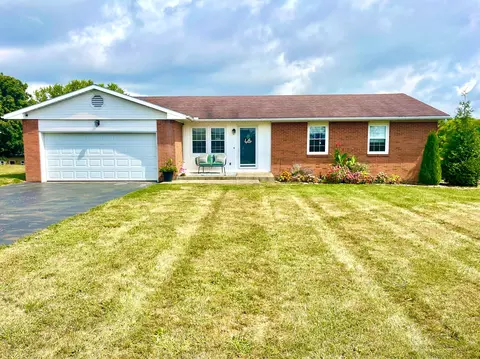 2610 Old Springfield Rd, New Holland, OH 43145