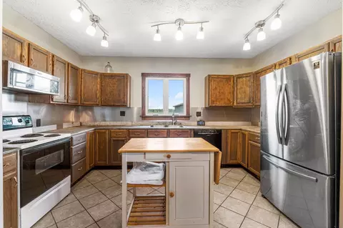 Kitchen - 9900 Windfall Rd, La Rue, OH 43332 photo 1 of 1