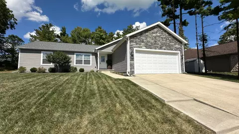 1413 Pinewood Ct, Bellefontaine, OH 43311
