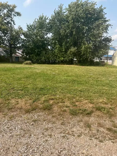 242 Race St, Newark, OH 43055