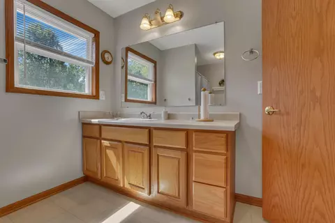Bath - 6335 Cimarron Rd, Mount Perry, OH 43760 photo 2 of 6