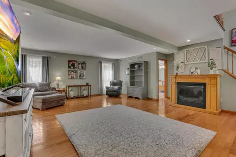 Living - 6335 Cimarron Rd, Mount Perry, OH 43760 photo 4 of 4