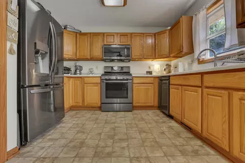 Kitchen - 6335 Cimarron Rd, Mount Perry, OH 43760 photo 4 of 5