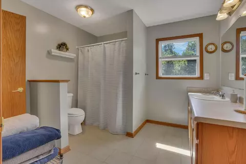 Bath - 6335 Cimarron Rd, Mount Perry, OH 43760 photo 1 of 6