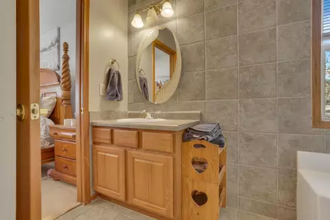 Bath - 6335 Cimarron Rd, Mount Perry, OH 43760 photo 4 of 6