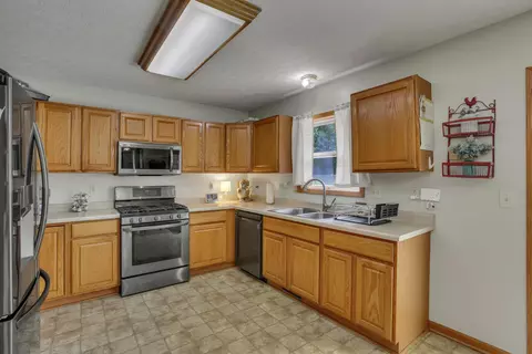 Kitchen - 6335 Cimarron Rd, Mount Perry, OH 43760 photo 2 of 5