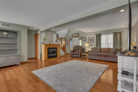 Living - 6335 Cimarron Rd, Mount Perry, OH 43760 photo 2 of 4