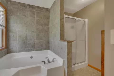 Bath - 6335 Cimarron Rd, Mount Perry, OH 43760 photo 6 of 6