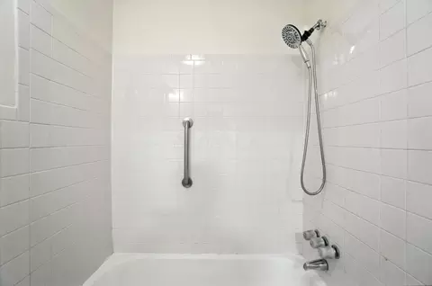 Bath - 115 W Auburn Ave, Springfield, OH 45506 photo 3 of 4