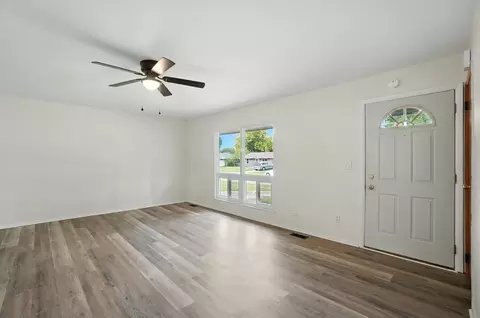 Living - 115 W Auburn Ave, Springfield, OH 45506 photo 1 of 3