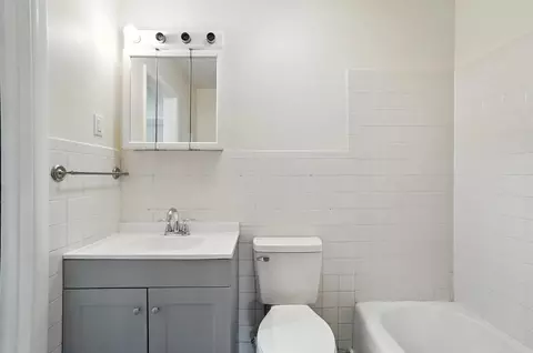 Bath - 115 W Auburn Ave, Springfield, OH 45506 photo 1 of 4