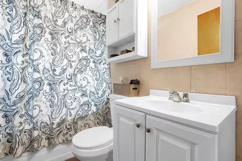 Bath - 614 Renick Ave, Circleville, OH 43113 photo 1 of 1
