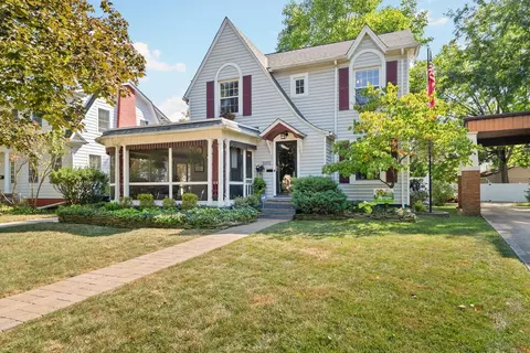 3015 Crescent Dr, Columbus, OH 43204