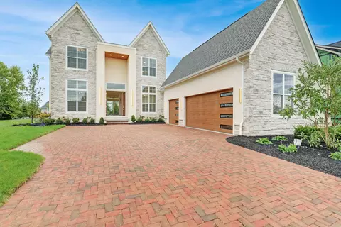 1604 Pinnacle Club Dr, Grove City, OH 43123