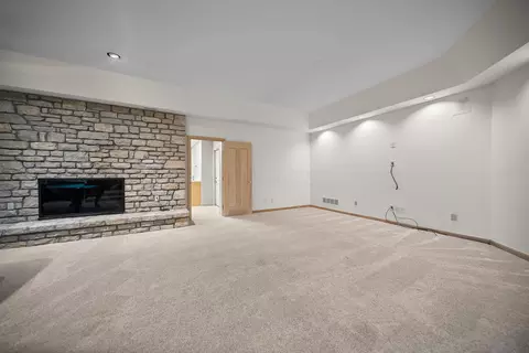 Living - 4340 Manor Ct E, Dublin, OH 43017 photo 15 of 17