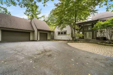 Exterior - 4340 Manor Ct E, Dublin, OH 43017 photo 1 of 27