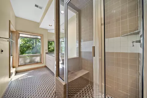 Bath - 4340 Manor Ct E, Dublin, OH 43017 photo 5 of 6
