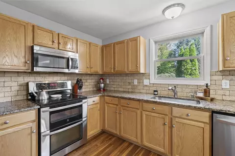 Kitchen - 101 Ruby Red Ln, Delaware, OH 43015 photo 3 of 4