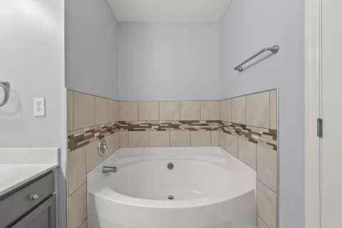 Bath - 101 Ruby Red Ln, Delaware, OH 43015 photo 4 of 5