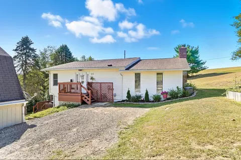 92 Eden Dr, Saint Louisville, OH 43071