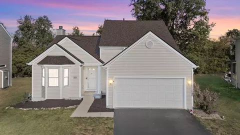 2376 Boston Mills Dr, Grove City, OH 43123