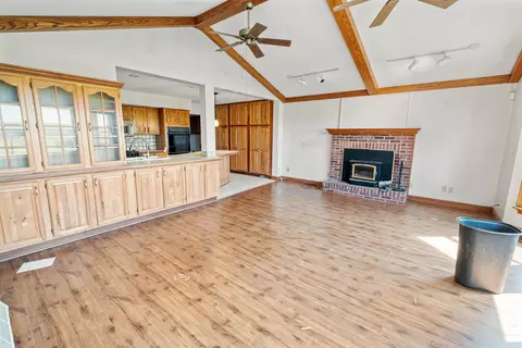Living - 7247 Ludwig Dresback Rd, Circleville, OH 43113 photo 4 of 7