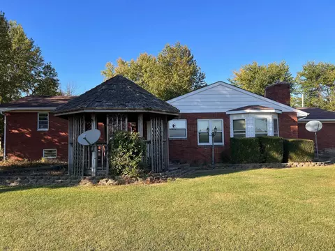 Exterior - 7247 Ludwig Dresback Rd, Circleville, OH 43113 photo 19 of 24