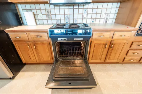 Kitchen - 7247 Ludwig Dresback Rd, Circleville, OH 43113 photo 7 of 9