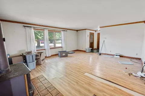 Living - 7247 Ludwig Dresback Rd, Circleville, OH 43113 photo 3 of 7