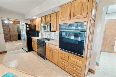 Kitchen - 7247 Ludwig Dresback Rd, Circleville, OH 43113 photo 4 of 9
