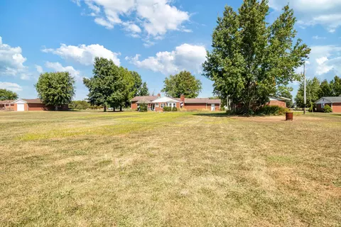 Exterior - 7247 Ludwig Dresback Rd, Circleville, OH 43113 photo 9 of 24