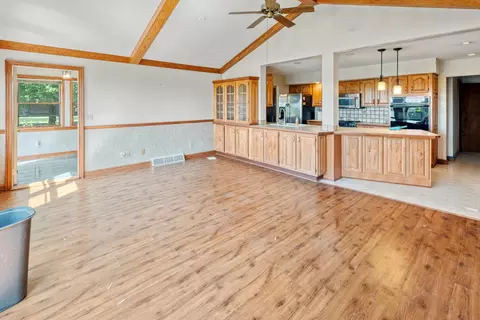 Living - 7247 Ludwig Dresback Rd, Circleville, OH 43113 photo 7 of 7