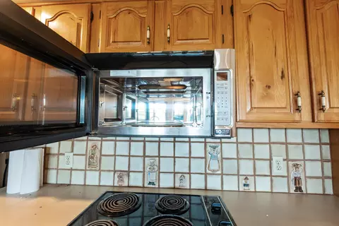 Kitchen - 7247 Ludwig Dresback Rd, Circleville, OH 43113 photo 6 of 9
