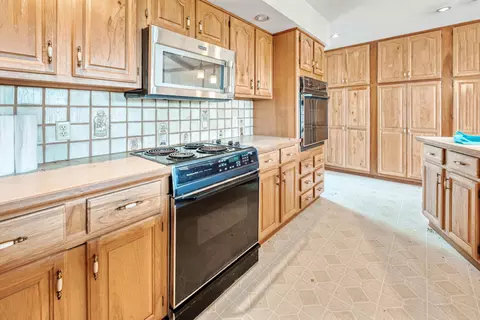 Kitchen - 7247 Ludwig Dresback Rd, Circleville, OH 43113 photo 5 of 9