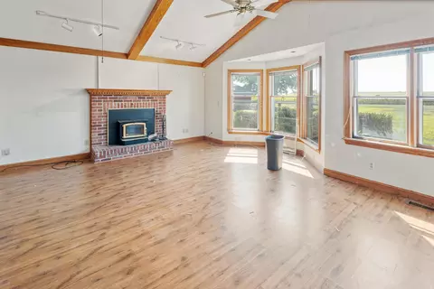 Living - 7247 Ludwig Dresback Rd, Circleville, OH 43113 photo 5 of 7
