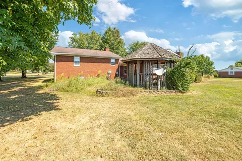 Exterior - 7247 Ludwig Dresback Rd, Circleville, OH 43113 photo 11 of 24