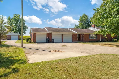 Exterior - 7247 Ludwig Dresback Rd, Circleville, OH 43113 photo 3 of 24
