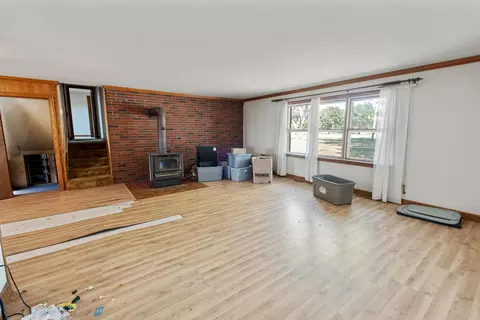 Living - 7247 Ludwig Dresback Rd, Circleville, OH 43113 photo 2 of 7