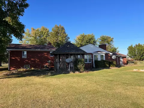 Exterior - 7247 Ludwig Dresback Rd, Circleville, OH 43113 photo 21 of 24