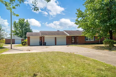 Exterior - 7247 Ludwig Dresback Rd, Circleville, OH 43113 photo 7 of 24