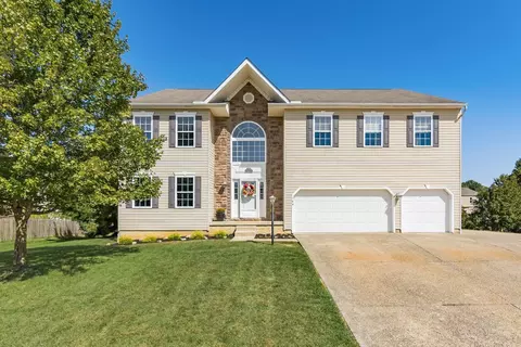 104 Ravines Edge Ct, Pataskala, OH 43062