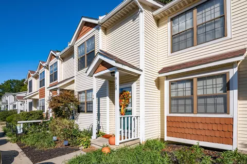 8158 Newark Ave #16E, Westerville, OH 43081